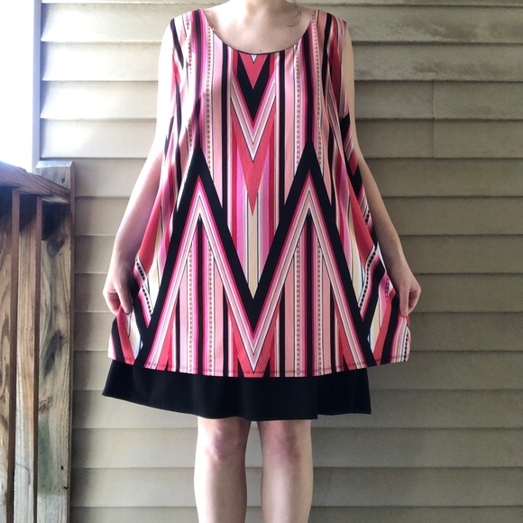 Geometrical Print Dress - Picture 2 of 4